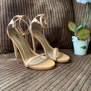 Heels ! NEW NEVER WORN🙂